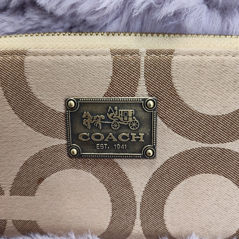 Coach Madison Beige Accordion Zip Around Continental Wallet